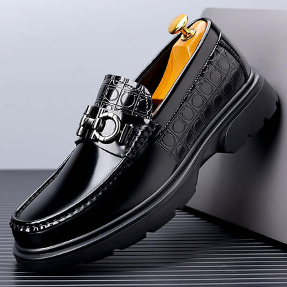 Elegant black patent leather loafers for men, featuring a premium cowhide design with stylish slip-on functionality.