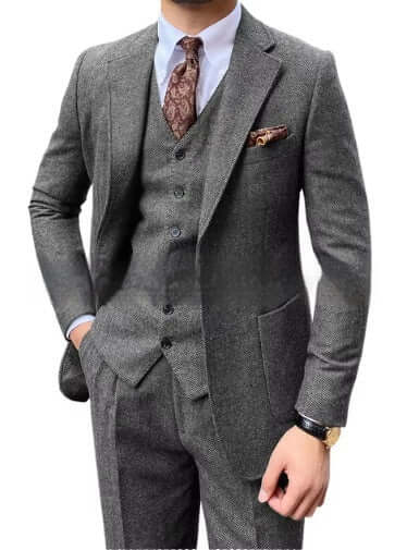 Modern 3-piece herringbone suit for men, showcasing elegance and versatility for a stylish statement.