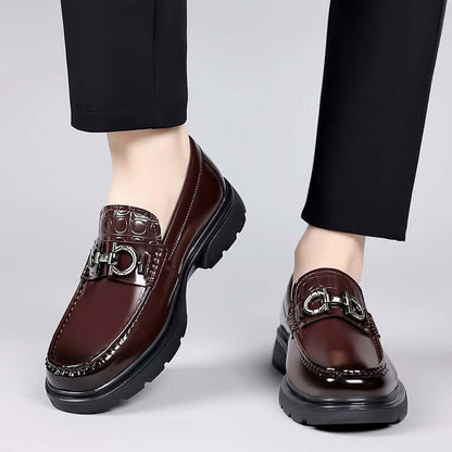 Stylish patent leather loafers in brown, featuring durable cowhide construction and low-top design for easy slip-on wear.