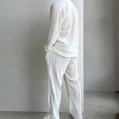 Stylish white loungewear outfit, perfect for comfort and relaxation at home.