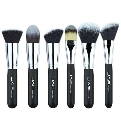 Kit of Makeup Brushes with synthetic fibers, cruelty-free for easy cleaning and durability, featuring various sizes for specific applications.